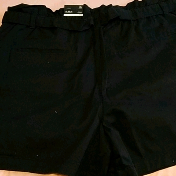 Shorts - Picture 2 of 3